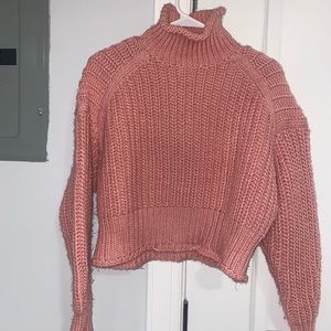 PINK KNITTED TURTLENECK SEMI-CROP SWEATER